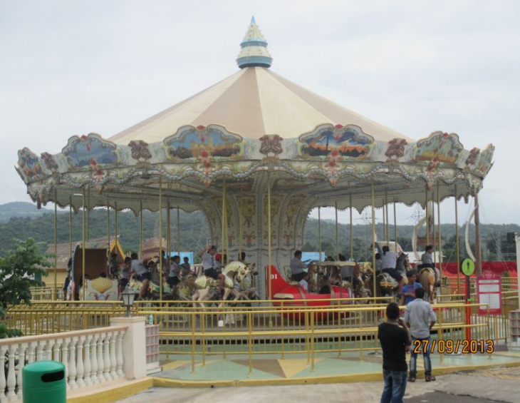 Carousel 12