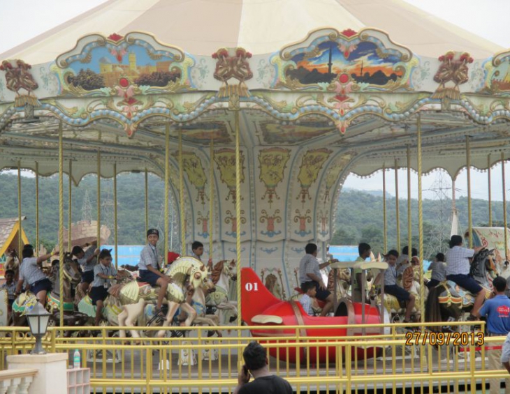 Carousel 12