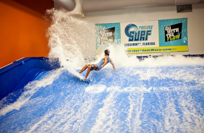 FlowRider – аттракцион для серфинга от компании WhiteWater