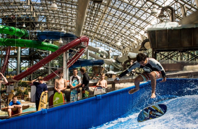 FlowRider – аттракцион для серфинга от компании WhiteWater